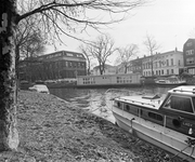 858379 Gezicht op de Stadsbuitengracht te Utrecht, met de ark van het Gemeentelijk Lyceum (Thorbecke ...